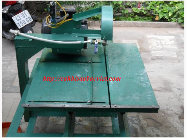 Máy cắt gạch men